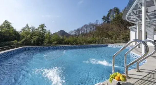 Residing in the Mountain Clouds and Gorges · CLOUD Mountain Wild Resort, Забронировать Курортный отель Хучжоу Чжэцзян