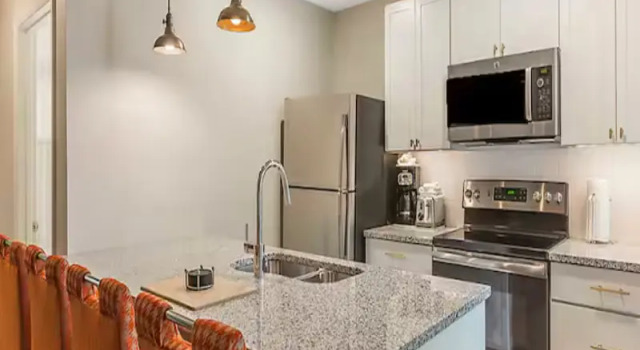 Четырёхместный семейный люкс Hilton Vacation Club King 583 Charleston