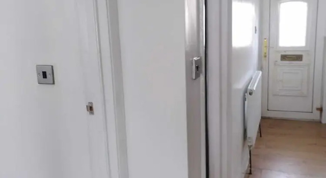 Remarkable 3-bed House in Hounslow, Забронировать Отель Отели Middlesex с парковкой, Парковка