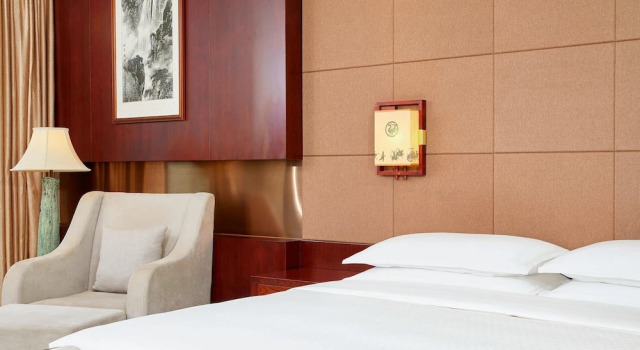 Двухместный номер Superior с балконом Four Points By Sheraton Danzhou