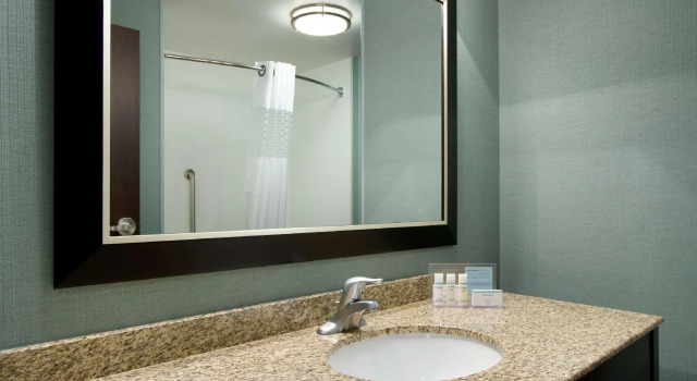 Четырёхместный номер Standard Hampton Inn & Suites York South