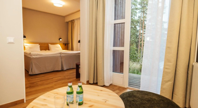 Villa Gladtjärn, Rezerwuj Willa Hotele w Svealand z parkingiem, Parking