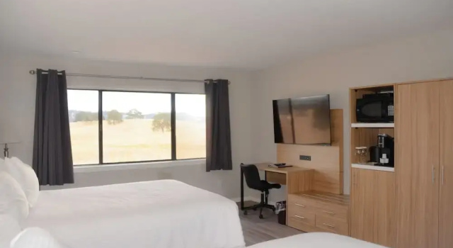 Четырёхместный номер Standard Oak Ridge Inn