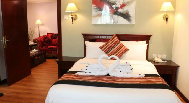 Полулюкс Pars International Hotel