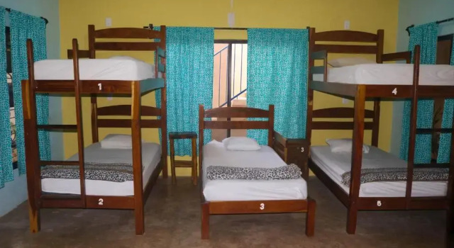 Кровать в общем номере Hotel Tunich Naj & Hostal