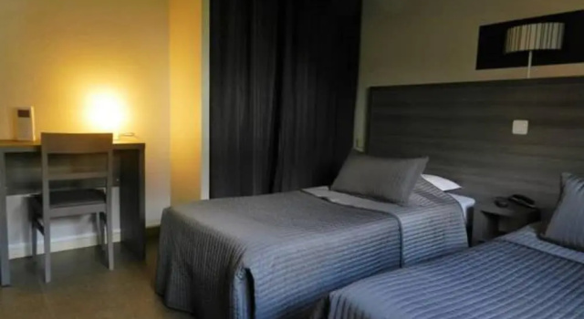 Трёхместный номер Comfort Hôtel Le Cerizay