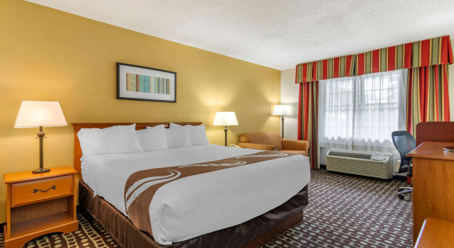 Quality Inn Fayetteville Near Historic Downtown Square, Prenota Hotel Fayetteville Georgia