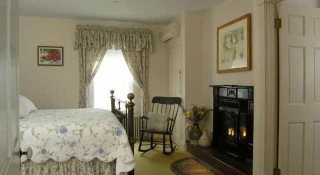 Suite Brampton Bed and Breakfast Inn