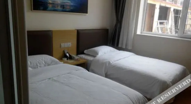 Yun Pan · Cape Town Collection Hotel (Qin Railway Station), Prenota Hotel Qinxian Shanxi