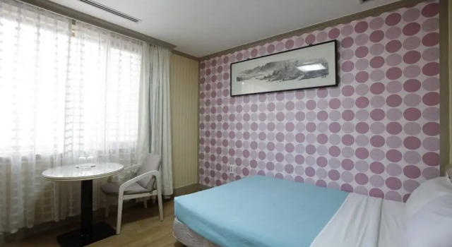 Geoje Tourist Hotel, Забронировать Отель Отели Кодже с парковкой, рядом с Исторический парк — лагерь для военнопленных Кодже, Парковка