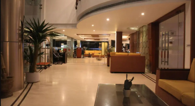White Dammar International, Забронировать Отель Бизнес-отели Тируванантапурам, 4* 5*