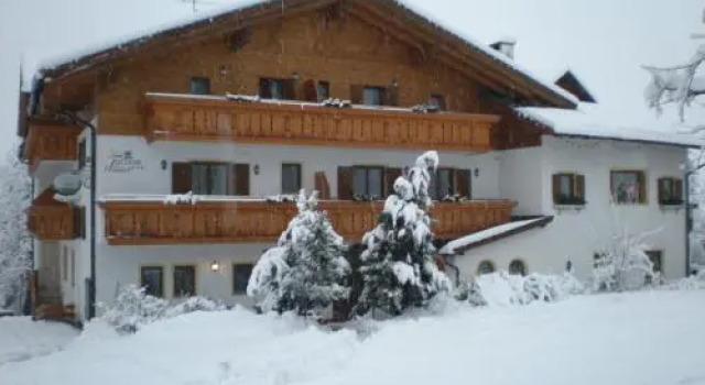 Hotel Thuinerwaldele, Забронировать Отель Випитено 