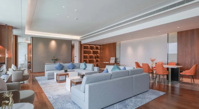 Crowne Plaza Phnom Penh by IHG 金边皇冠假日酒店 Former VM Hotel, Забронировать Отель Пномпень Муниципалитет Пномпень