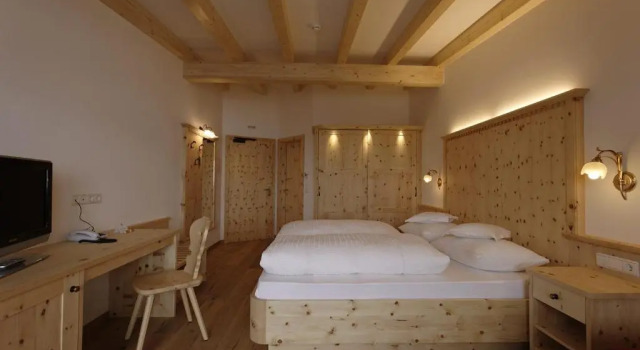 Двухместный номер Standard с видом на горы Kronplatz-Resort Berghotel Zirm
