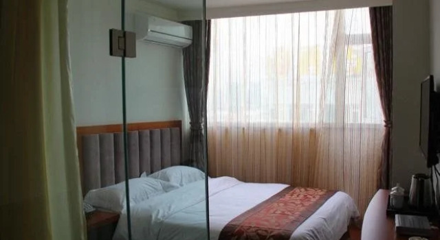 318 Express Motel Xichang, Varaa Motelli Hotellit Sichuan pysäköinnillä, Pysäköinti