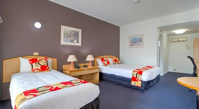Четырёхместный номер Deluxe Zebra Motel