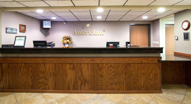 AmericInn by Wyndham New London, Забронировать Отель Отели Нью-Лондона с парковкой, Парковка