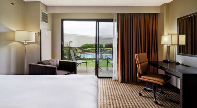 Двухместный номер Standard с видом на бассейн DoubleTree by Hilton Pleasanton at The Club