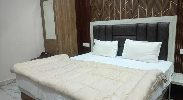 Hotel AWA Palace, Забронировать Отель Отели Агры с бассейном, Бассейн