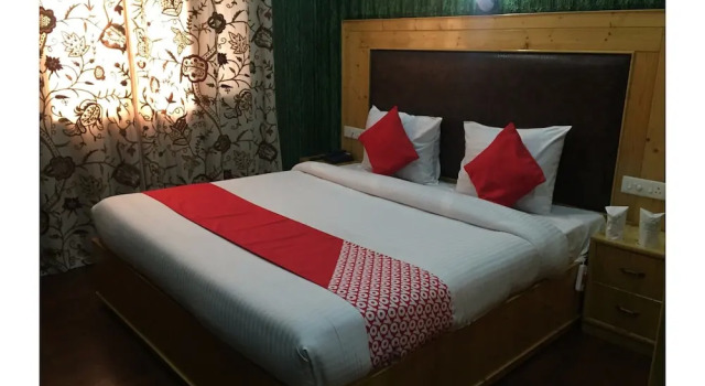 OYO 27855 Hotel Holiday Villa