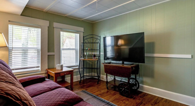 Near Trails & Lakes! Pemigewasset River Townhome, Buchen Sie Ferienhaus Franklin 