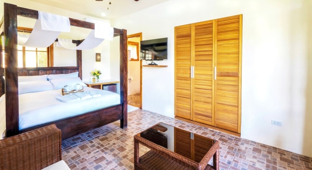 Номер Deluxe Отель Edgewater Dive & Spa Resort