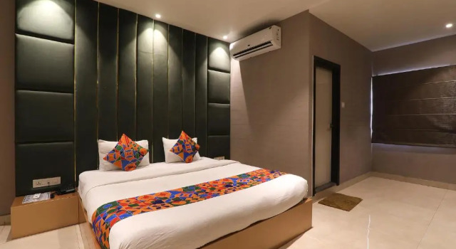 Люкс FabHotel Maya Crystal