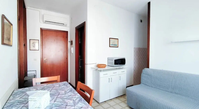 Апартаменты c 1 комнатой с балконом и с видом на город Comfy Flat With Pool and Balcony