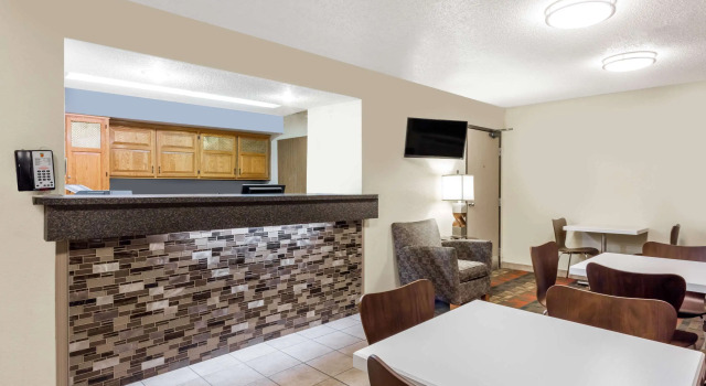 Super 8 by Wyndham Lewisburg