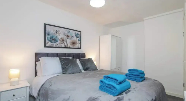 The Pitcairn Residence - 3 Bedroom House, Buchen Sie Ferienhaus Hotels in Schottland mit Parkplatz, Parkplätze