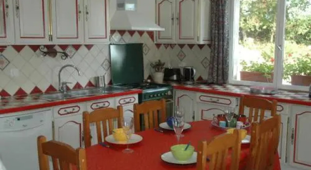 Lavandes et Roses en Quercy, Boek Hotel Hotels in Les Pechs du Vers met parkeren, Parkeren
