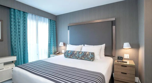 Люкс Standard Sandman Signature Ottawa Airport Hotel