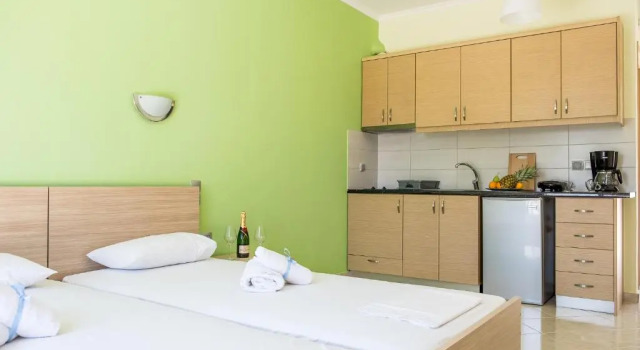 Студия Superior Golden Sun Suites