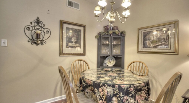 Номер Standard Colonial Crest 107 - Great Location! - You Can Walk To Town! 1 Bedroom Condo by RedAwning