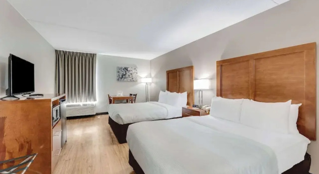 Четырёхместный номер Standard Quality Inn Easton