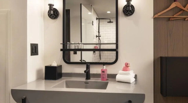 Четырёхместный номер Standard Moxy Louisville Downtown