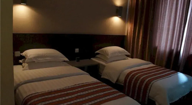 Xunji Hotel, Prenota Hotel Hotel a Ngawa con parcheggio, Parcheggio