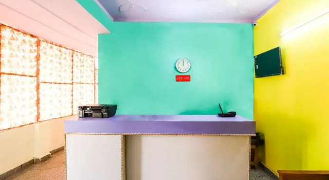 OYO 37728 Raghav Residency