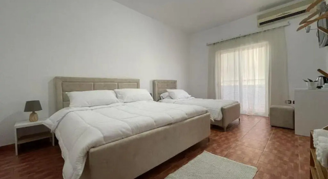Villa Oasis, Book Villa Sommerhuse i Berat, Hytte
