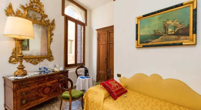 Трёхместный номер Standard с видом на канал Luxury Venetian Rooms