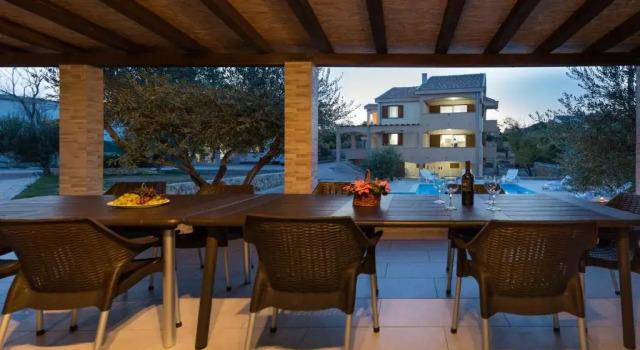 Вилла Villa Zlatni dvori ZadarVillas