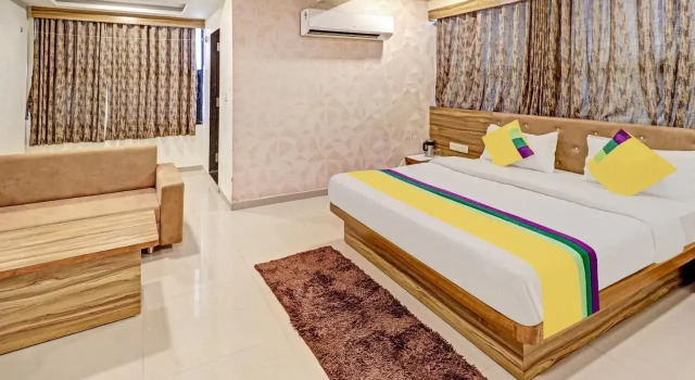 Itsy By Treebo - Vitthal Palace, Rezerwuj Hotel Sātej Gujarat
