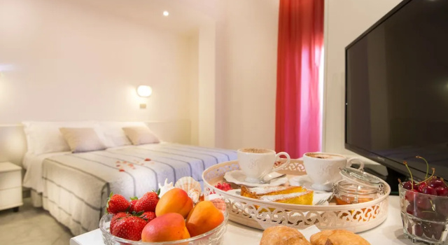 Четырёхместный номер Standard с балконом Hotel Ras