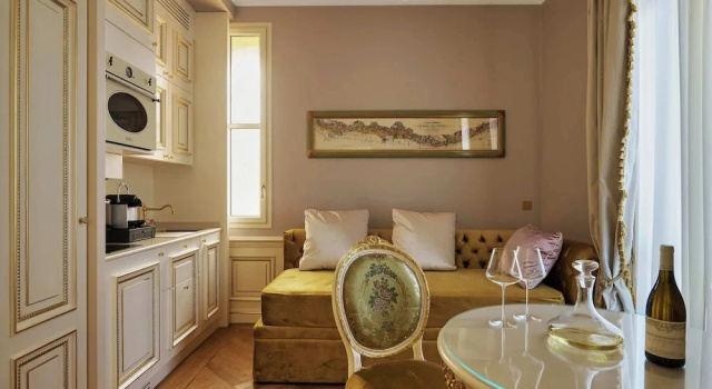Люкс Deluxe с балконом и с видом на сад Maison des Barons