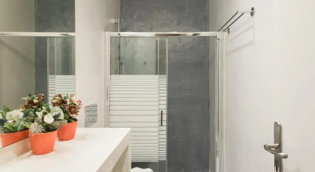 Студия Walk through Athens, based in a local’s hip house!