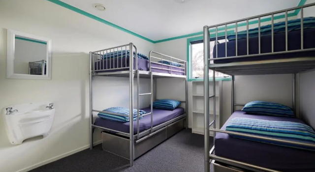 Кровать в общем номере (женский номер) Pacific Coast Lodge and Backpackers