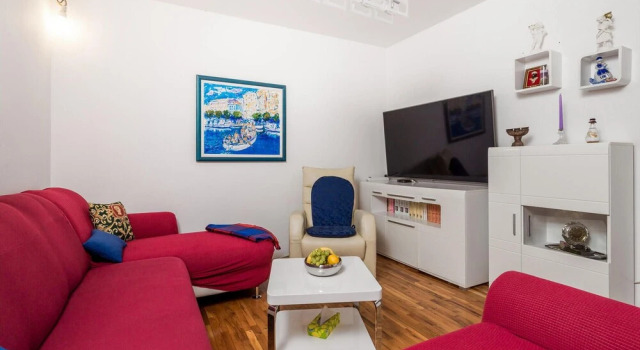 Stunning Home in Kremenici With Wifi and 2 Bedrooms