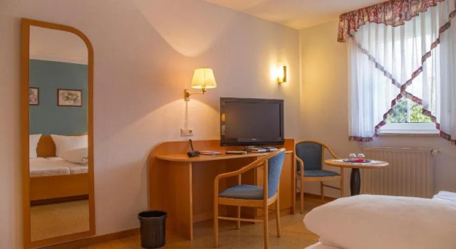 Hotel zur Linde, Rezervasyon Otel Gädheim Lower Franconia
