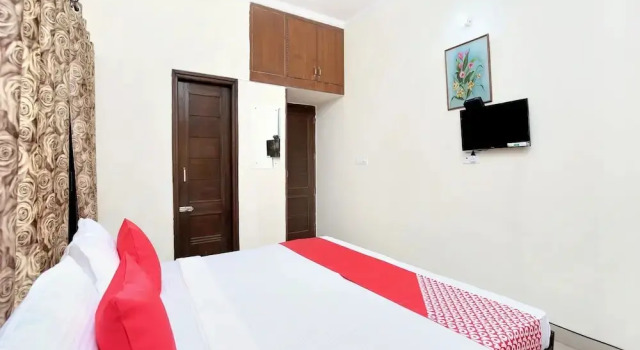 Satyam Home Stay By OYO Rooms, Book Hotel Hoteller i Baddi med parkering, Parkering