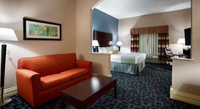 Четырёхместный люкс Best Western Plus Kalamazoo Suites